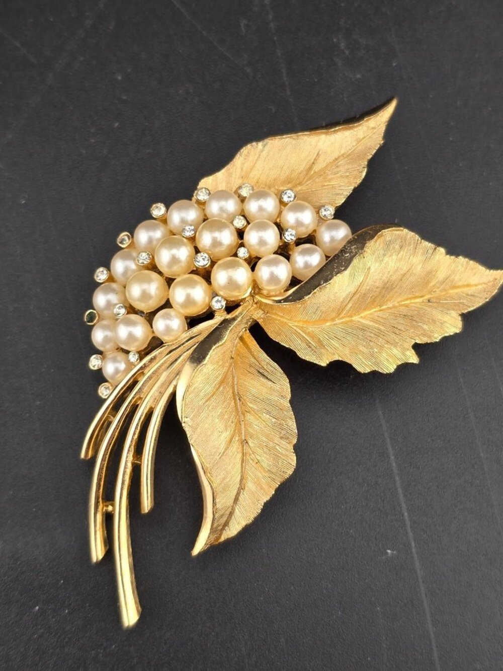 Crown Trifari Grape Leaf Brooch Gold Tone With Faux Pearls Rhinestones READ - Picture 2 of 10